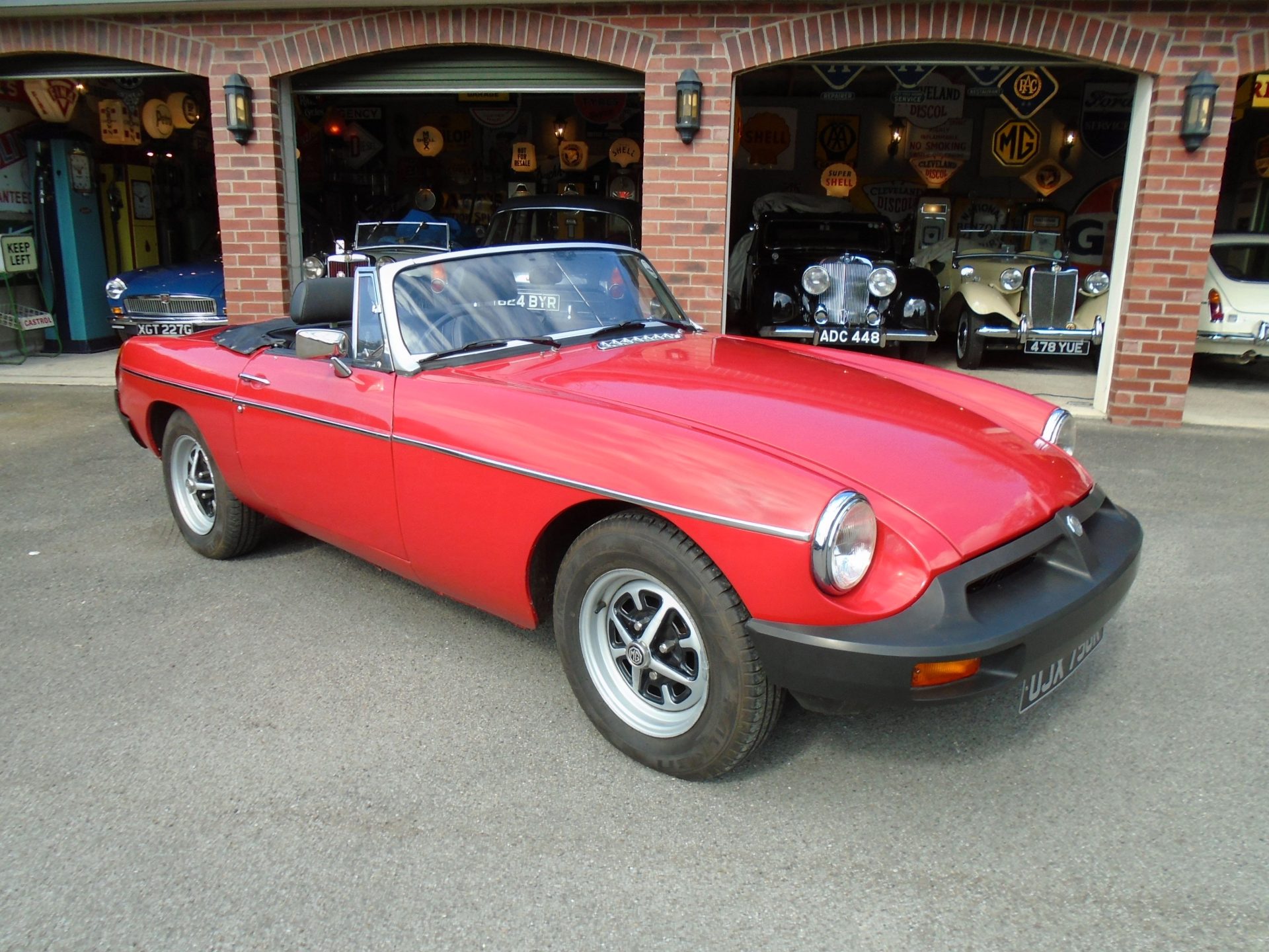 1977 MGB Roadster with Overdrive 1977 MGB Roadster with Overdrive