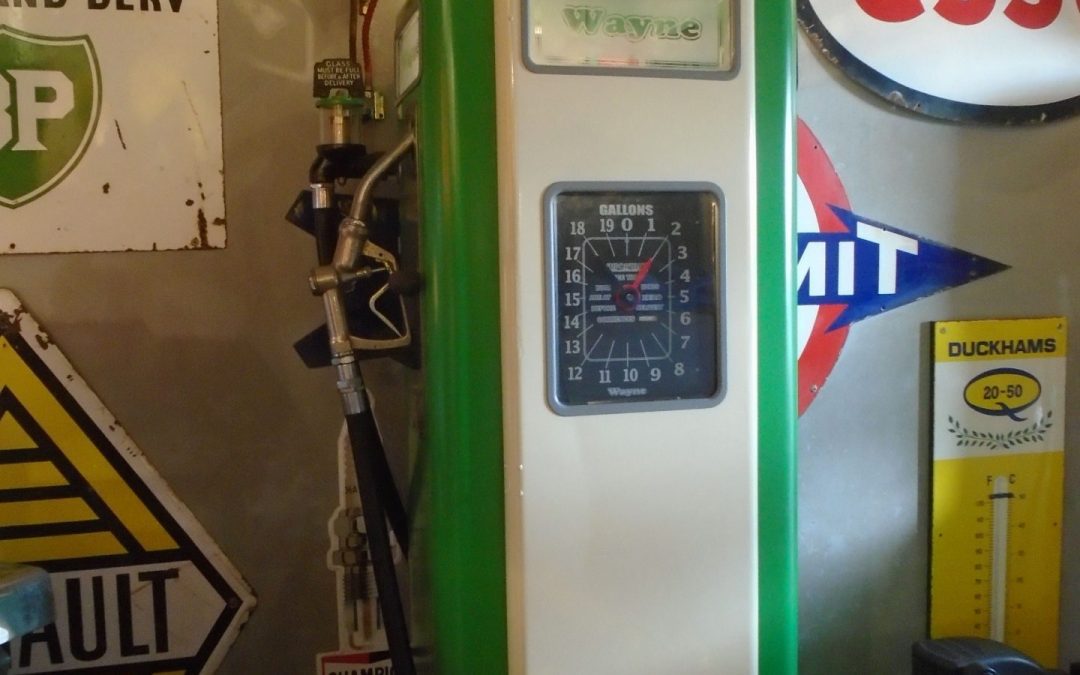 1940s Wayne Model 1876 Petrol Pump